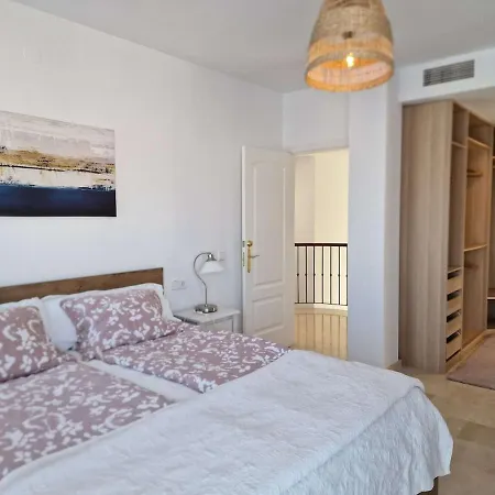 Villa Spacious And Elegant Heated Pool V214