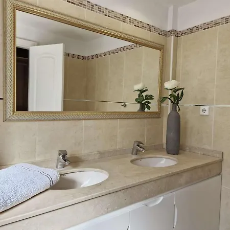 Spacious And Elegant Heated Pool V214 *