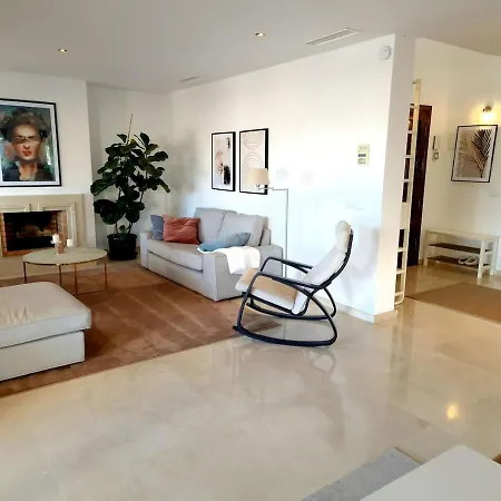 Spacious And Elegant Heated Pool V214 *