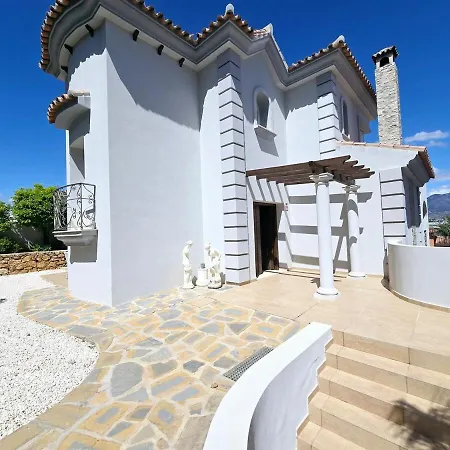 Villa Spacious And Elegant Heated Pool V214