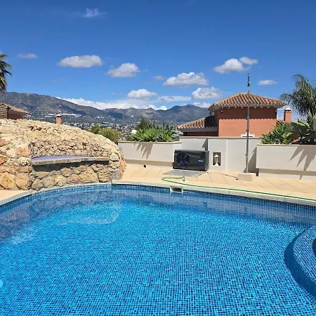 Spacious And Elegant Heated Pool V214
